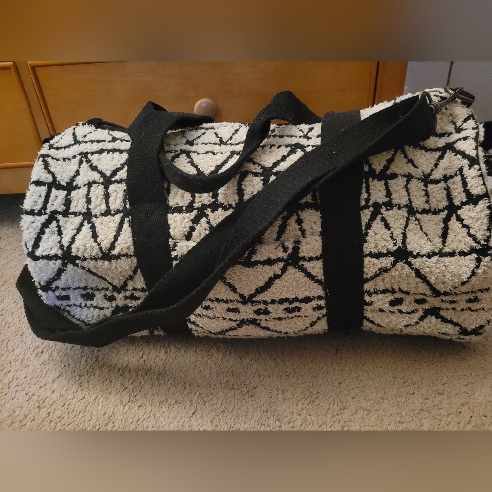 Universal Thread Duffle Bag